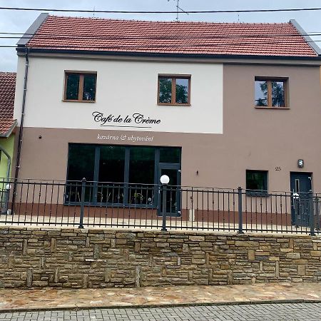 Cafe De La Creme Hotel Kuzelov Ngoại thất bức ảnh