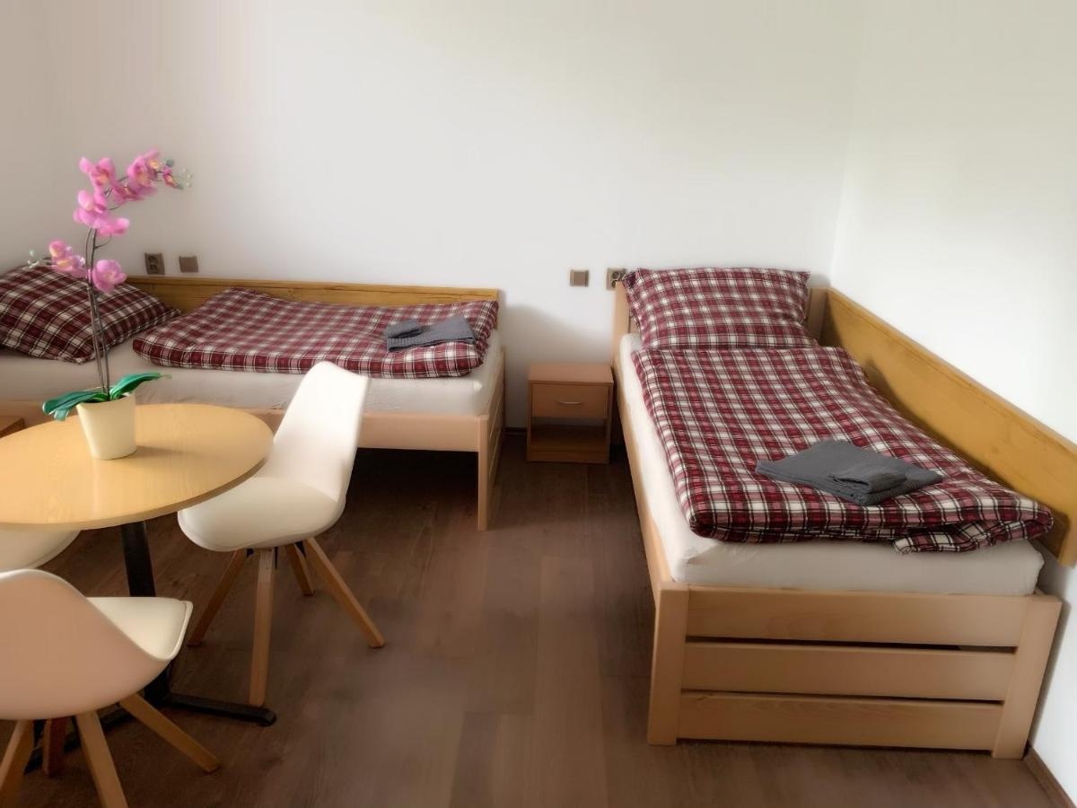Cafe De La Creme Hotel Kuzelov Ngoại thất bức ảnh