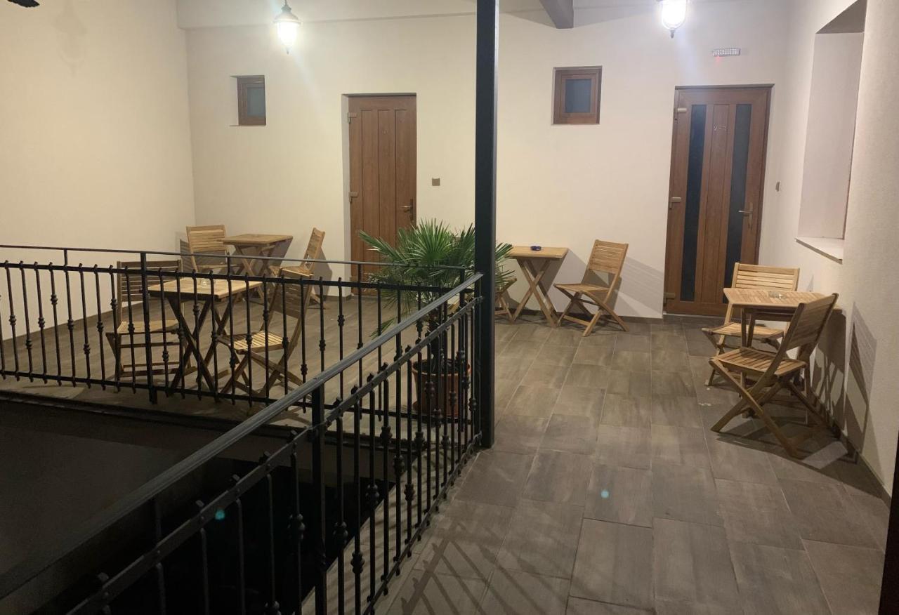 Cafe De La Creme Hotel Kuzelov Ngoại thất bức ảnh