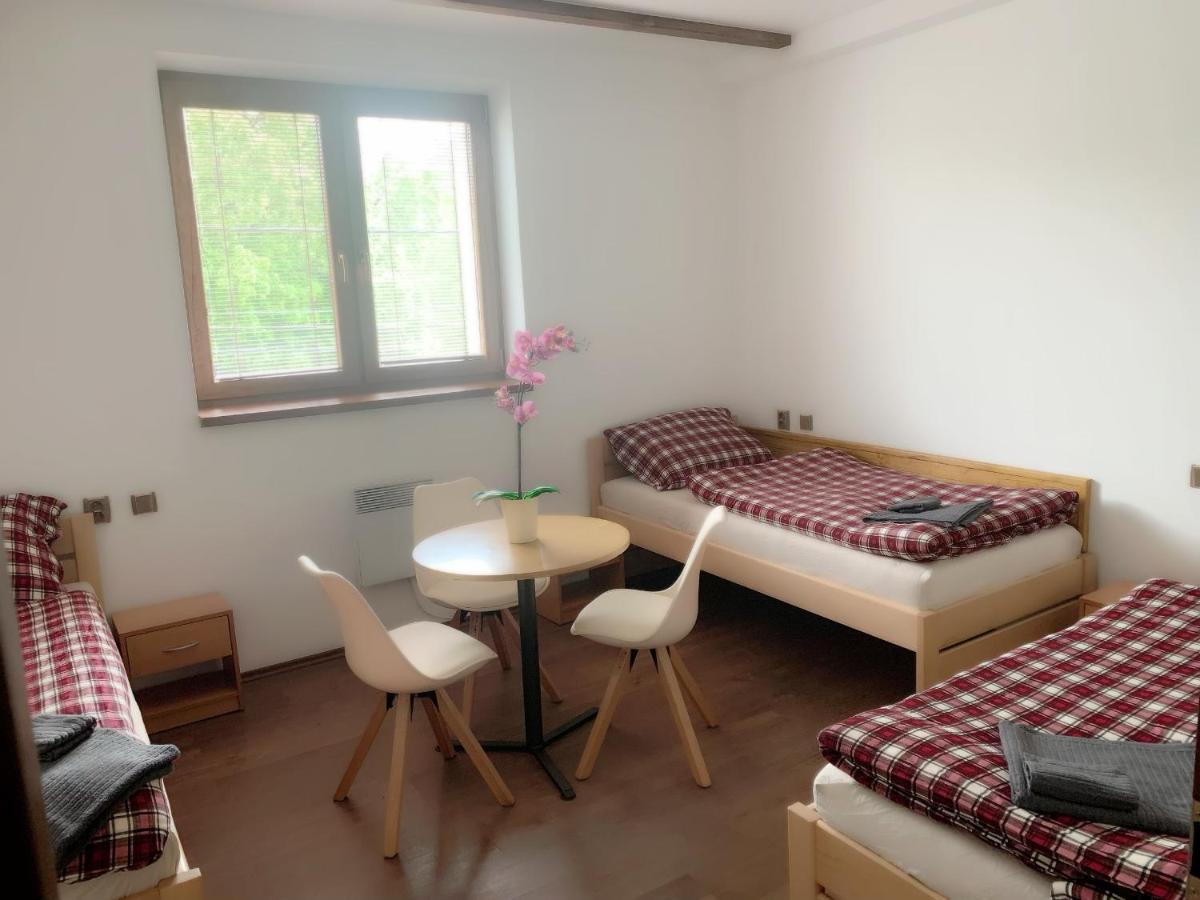 Cafe De La Creme Hotel Kuzelov Ngoại thất bức ảnh