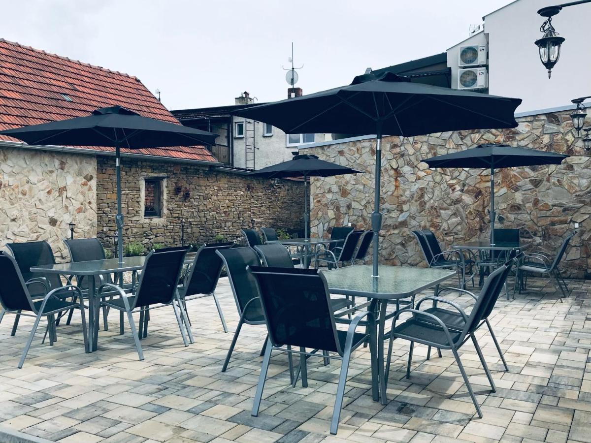 Cafe De La Creme Hotel Kuzelov Ngoại thất bức ảnh