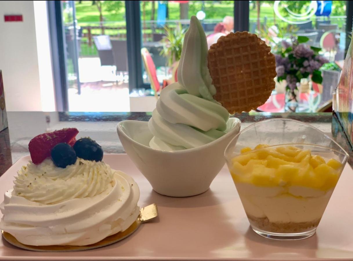 Cafe De La Creme Hotel Kuzelov Ngoại thất bức ảnh